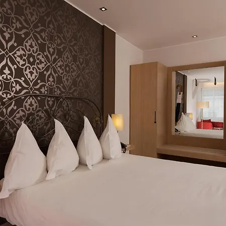De La Basilique Hotel 4*